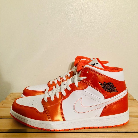 Air Jordan 1 Mid Se Electro Orange Size 11 - Picture 5 of 9